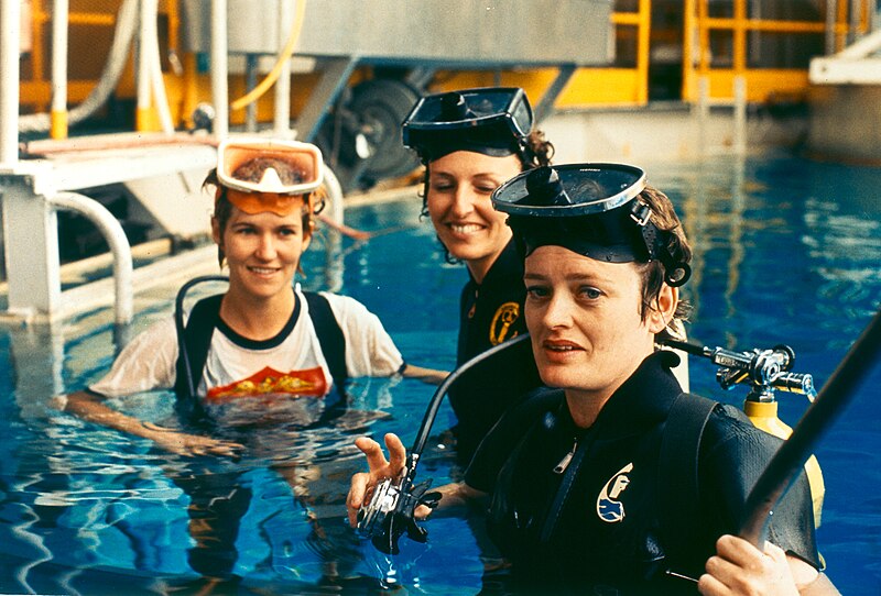 File:Scientists in Training - GPN-2002-000213.jpg