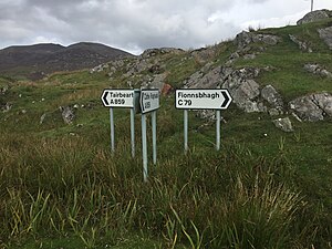 Scottish Gaelic road sign on Harris.jpg