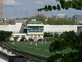 „Leon H. Brigham Field“ über der Anzeigetafel des Memorial Stadium (Mai 2007)