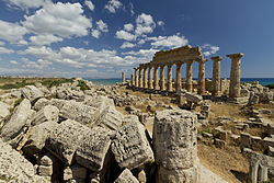 Colonne del tempio C, sull'acropoli