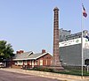 Museo Sleepy Eye Depot con Monumento al Jefe Sleepy Eye.jpg