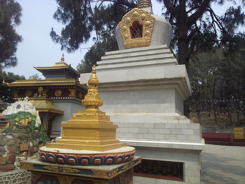 File:Somewhere near to swayambhu.jpg