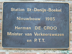 Plaque nouveau bâtiment.