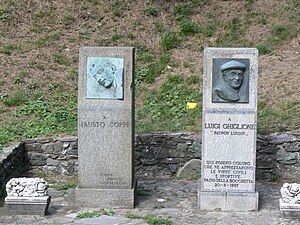 Monumento a Fausto Coppi nel passo alpino della Bocchetta, in Piemonte