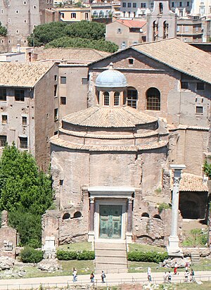 Templo de Romulo Foro Romano.jpg