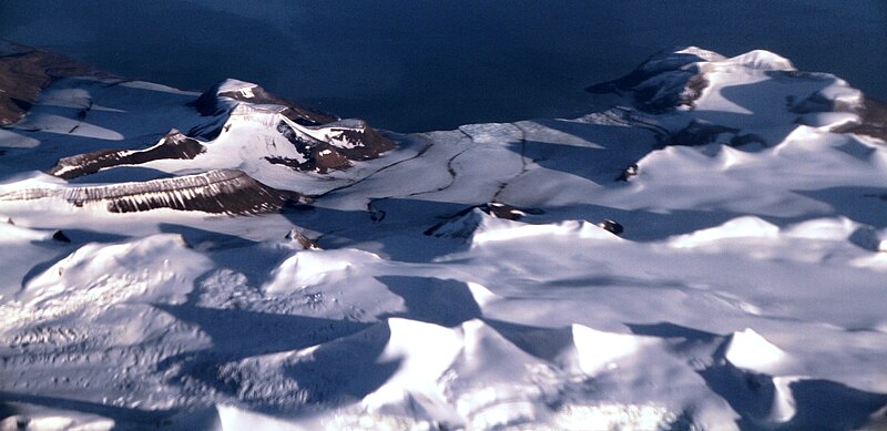 File:Torell Land IMG 8966 Ommanneyfjellet Davisbreen.JPG