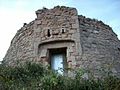 Vista, frontal i la porta de la torre.