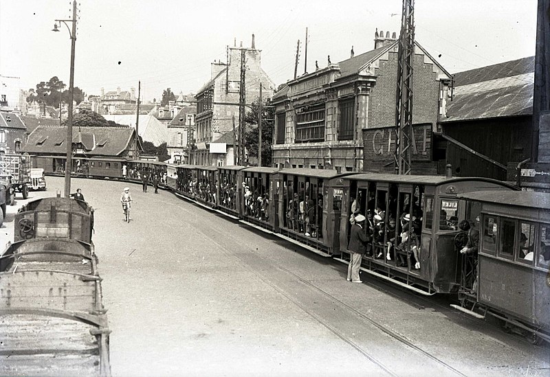 File:Train Decauville (Fonds Aurélien Léger, Archives du Calvados, 110Fi-1 to 110Fi-15, ) 362d4683-de54-4ac9-9cc4-463e1e0b88bd.jpg