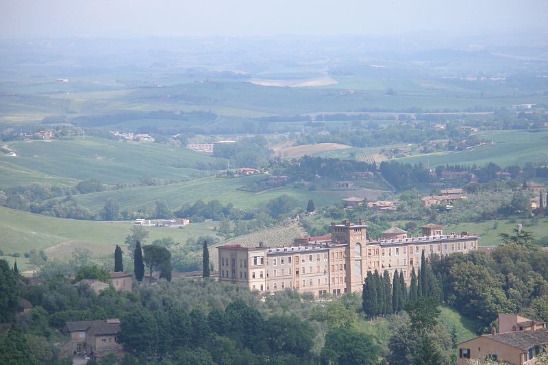 File:Tuscany near Siena (2006-05-508).jpg