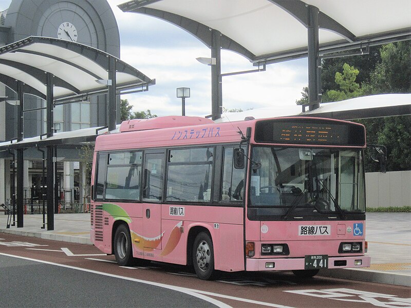 File:Tutuji Kanko Bus at Tatebayashi Station.jpg