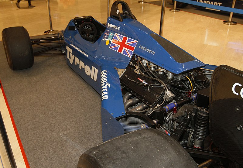 File:Tyrrell 012 rear 2010 Pavilion Pit Stop.jpg