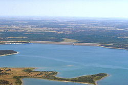 USACE Stillhouse Hollow Lake en Dam.jpg