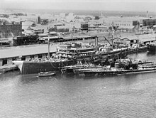 USS Holland with United States Navy submarines at Fremantle in March 1942 USS Holland (AS-3) tending submarines at Fremantle, Australia, on 5 March 1942 (AWM 302625).jpg