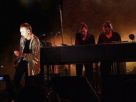 Underworld ao vivo em Nova York, 2007. A partir da esquerda: Karl Hyde, Rick Smith, Darren Price.