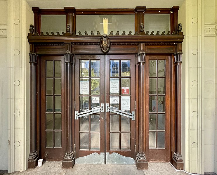 File:University of Queensland Dental School, abandoned building in Brisbane, 2021, 08.jpg