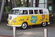 Deutsch: VW-Bus als Werbefahrzeug für das Haus der Geschichte in St. Pölten