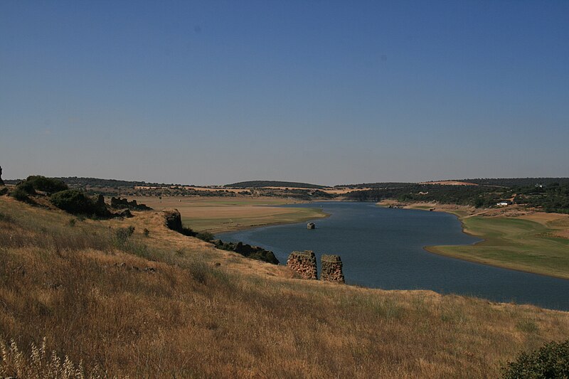 File:Vista de Castrotorafe.JPG