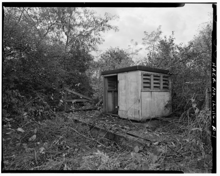 File:WATER WELL COVER - NIKE Missile Base C-84, Water Well, North of administration area, Barrington, Cook County, IL HAER ILL, 49-BARR. V, IP-1.tif