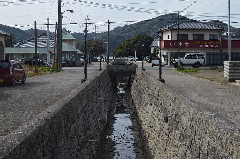 File:Waterway of Misumi West Port ac (3).jpg