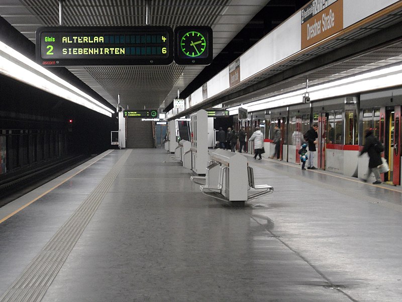 File:Wien - U-Bahnhof Dresdner Straße - Linie U6 (6266963293).jpg