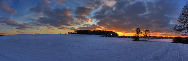 File:Winterabend - panoramio.jpg