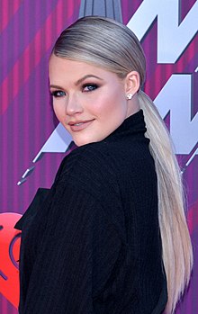 Witney Carson 2019 Гленн Фрэнсис (қиылған) .jpg