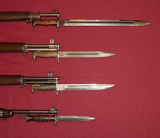 Екінші дүниежүзілік соғыс-АҚШ-әскери-Bayonets.jpg