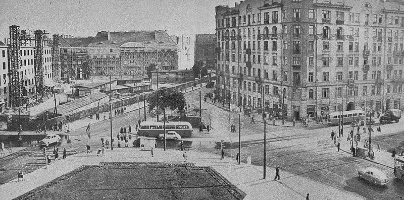 File:Zbieg ulic Mokotowskiej Pięknej i Kruczej 1954.jpg