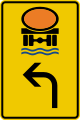Zeichen 422-12 Vorwegweiser für bestimmte Verkehrsarten „kennzeichnungspflichtige Fahrzeuge mit gefährlichen Gütern“ – linksweisend; bisher Zeichen 442-13