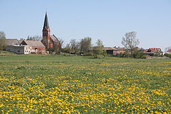 Panorama von Złotoria mit der Kirche des Heiligen Adalbert