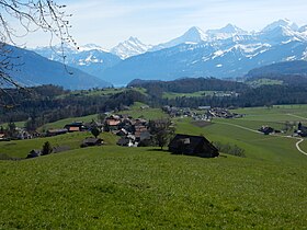 Zwieselberg em primeiro plano e Eiger, Mönch e Jungfrau em segundo plano