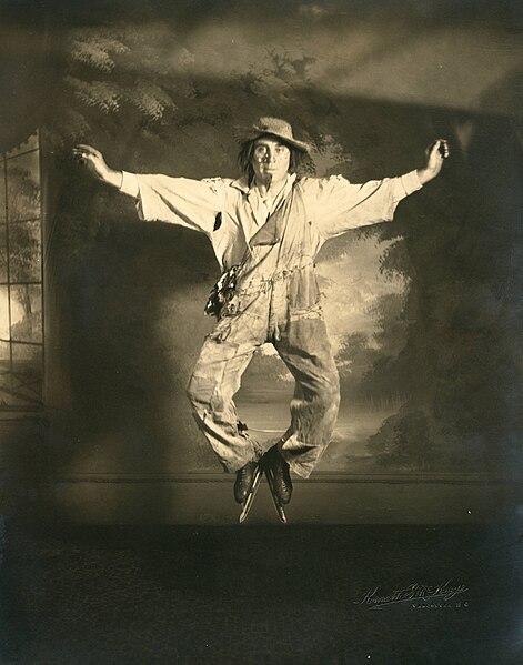 File:"Dare Devil" Thompson, vaudeville entertainer (SAYRE 10337).jpg