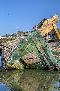 "Dignity" Fishing Trawler Shipwreck, Hooe Lake, Plymouth.jpg