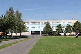 École Charles de Gaulle.jpg