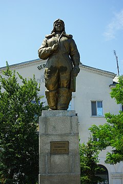 Памятник Полине Осипенко. Бердянск.jpg
