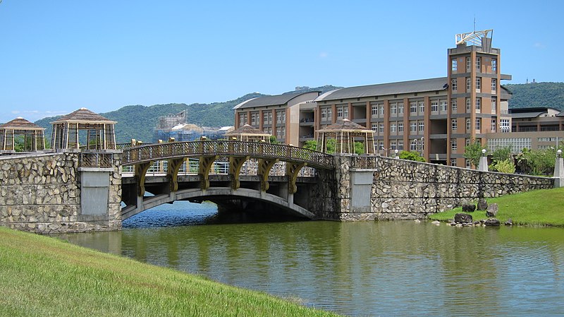 File:國立東華大學東湖橋.jpg