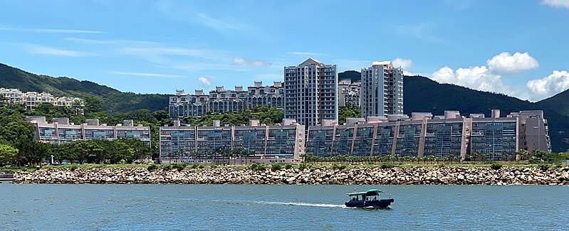 File:愉景灣第四期樓宇（碧濤軒）.jpg