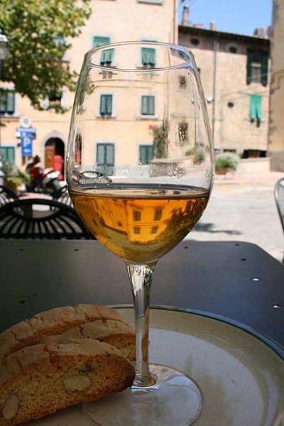 File:.A glass of vin santo.jpg