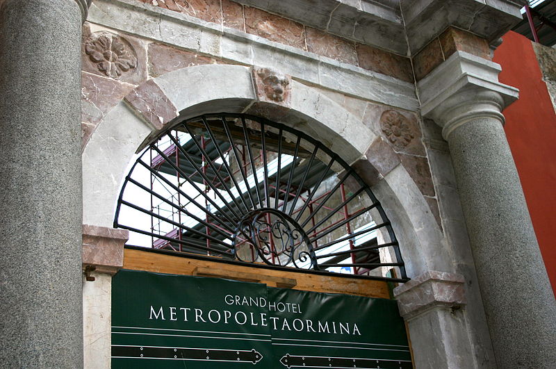 File:0057 - Taormina - Corso Umberto - Ex Hotel Metropol - Foto Giovanni Dall'Orto, 20-May-2008.jpg