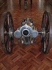 Vickers' 75mm mountain gun (1900) 1900 Vickers with recoil cylinders.jpg