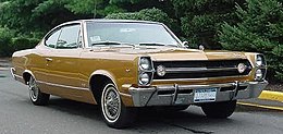 1967 AMC Marlin deux portes fastback sungold et noir.jpg