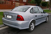 1999 Holden Vectra (JS II) GL Olympic Edition sedan (2015-06-18) 02.jpg