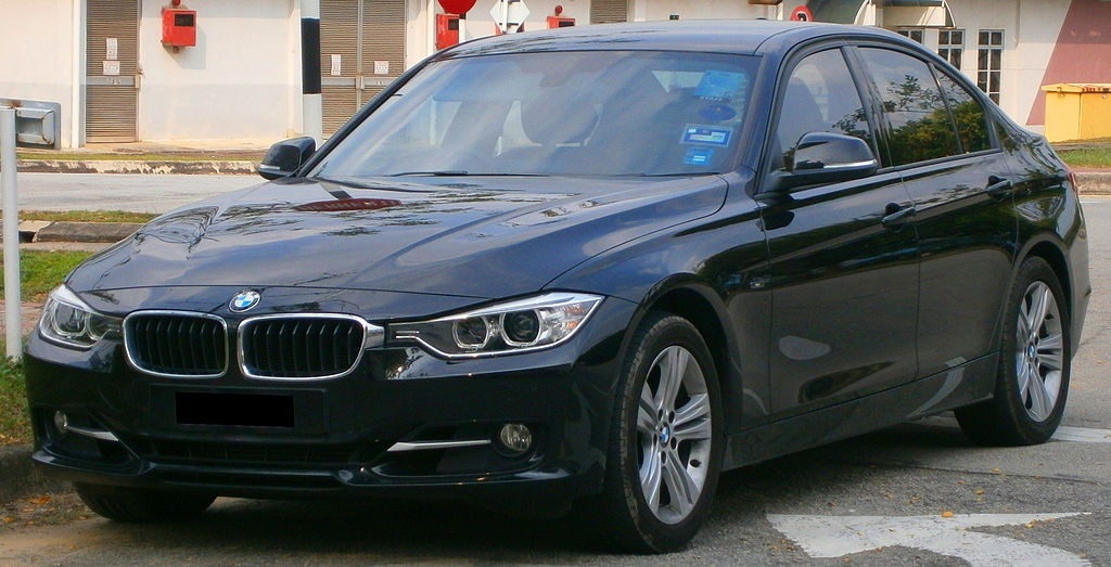 File:2013 BMW 320i Sport Line (3-Series, F30) in Cyberjaya 