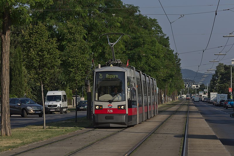 File:2017-06-21 AT Wien 22 Donaustadt, Erzherzog-Karl-Straße, B1 726 Linie 25 (50072320256).jpg