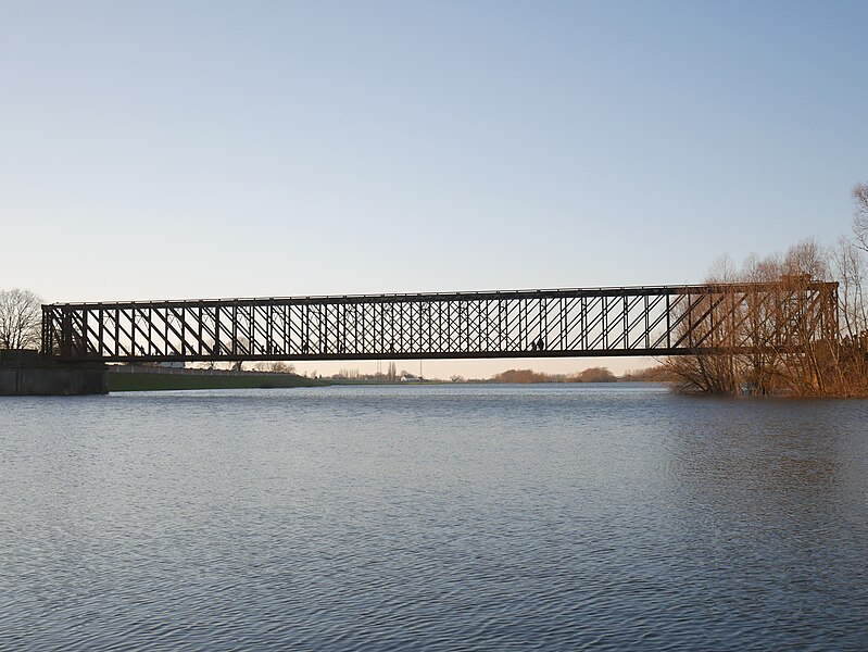 File:2018-01-07 Griethausen Eisenbahnbrücke.jpg