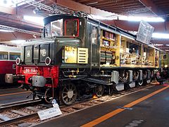 Locomotive 2'D2' SNCF 2D2 5500, à la machinerie interne exposée au public.