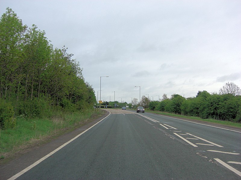 File:A46 approaches junction with A44 - geograph.org.uk - 3470558.jpg