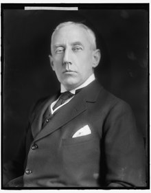 Wajah Amundsen dalam gambar hitam putih