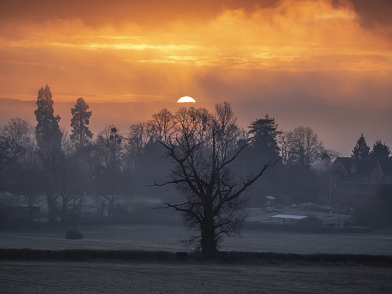 File:A December sunrise, Huntley, Gloucestershire (geograph 6721707).jpg