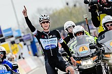 Aankomst Niki Terpstra in Waregem, Dwars door Vlaanderen 2014 - fotograaf Lieven De Cock.jpg